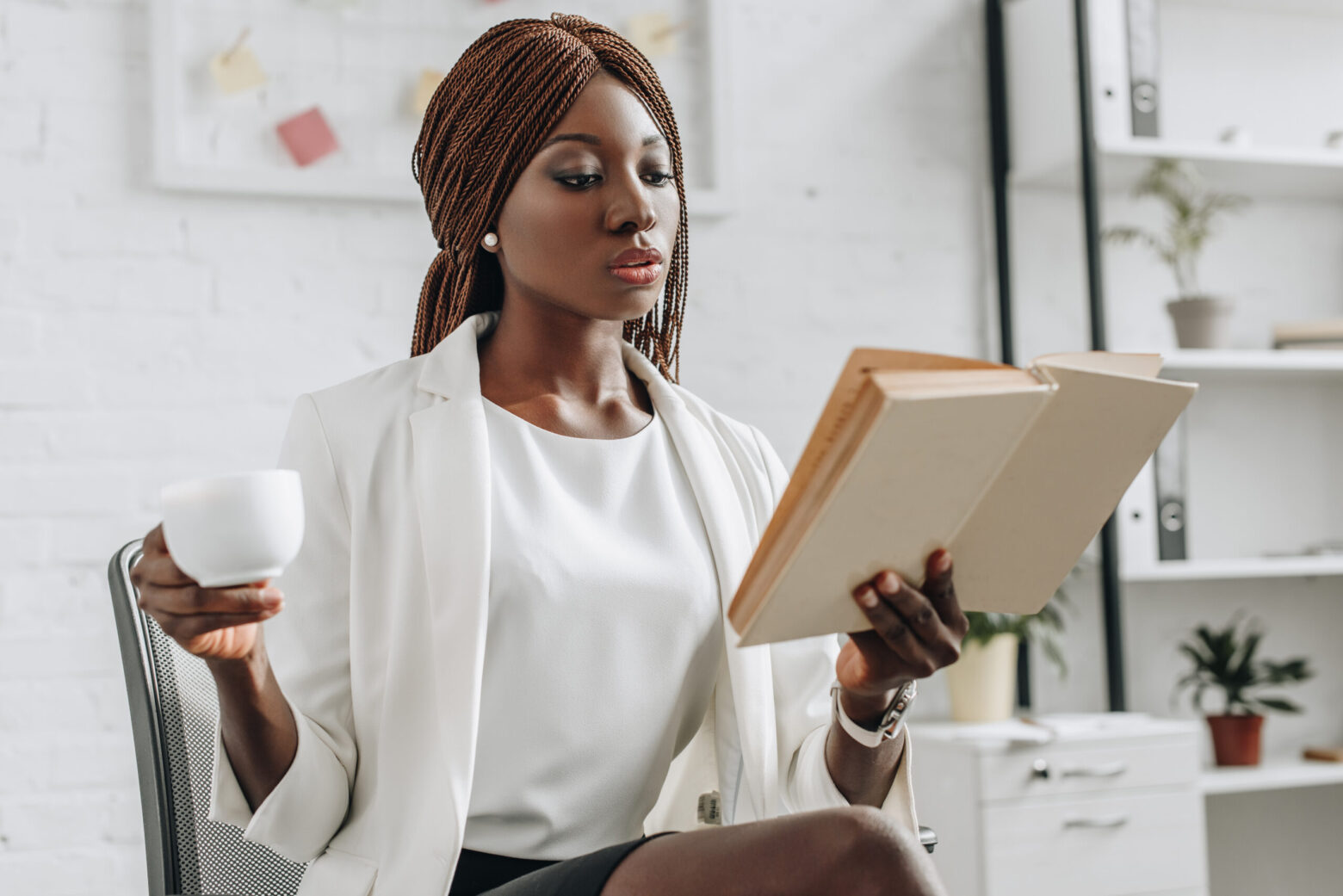 2023 Must-Read Book List for Women Entrepreneurs